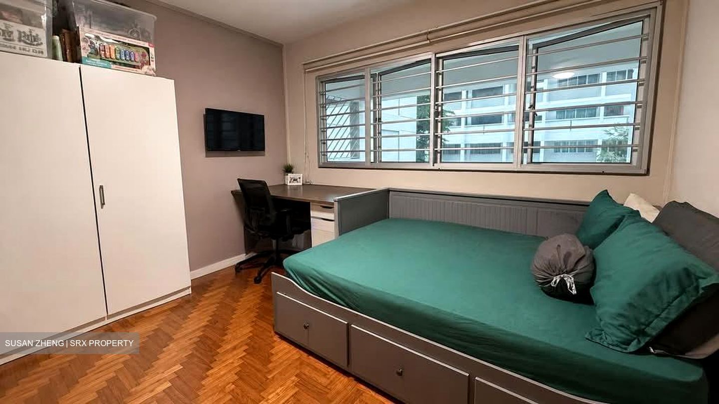 Blk 327 Jurong East Street 31 (Jurong East), HDB Executive #595183021